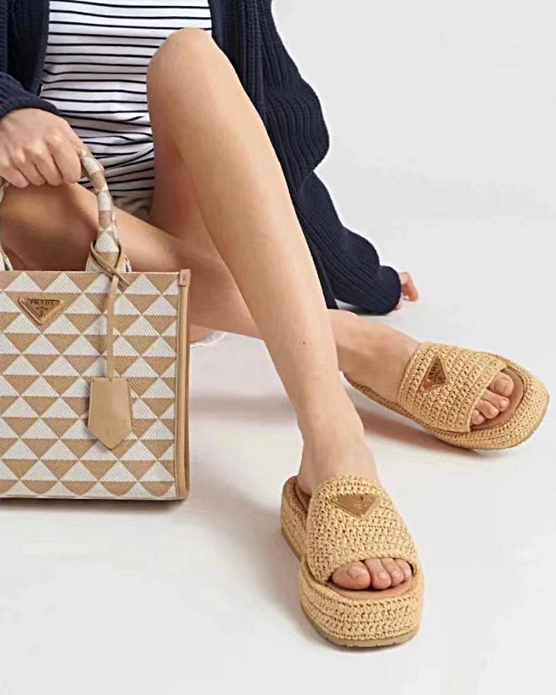 프라다 크로셰 플랫폼 슬라이드