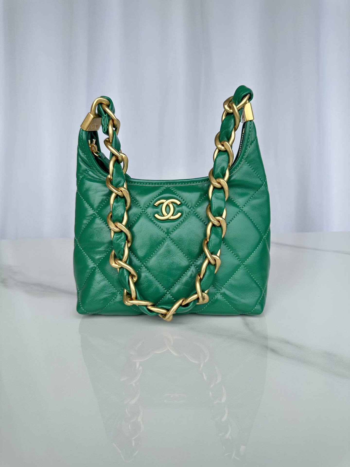 샤넬 스몰 호보백 램스킨, 골드 메탈