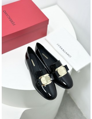 페라가모 뉴바라 플레이트 로퍼