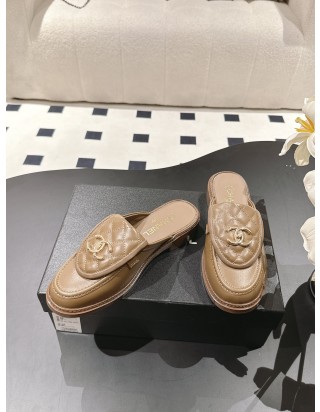 샤넬  CC로고 턴락 퀼팅 뮬 블로퍼