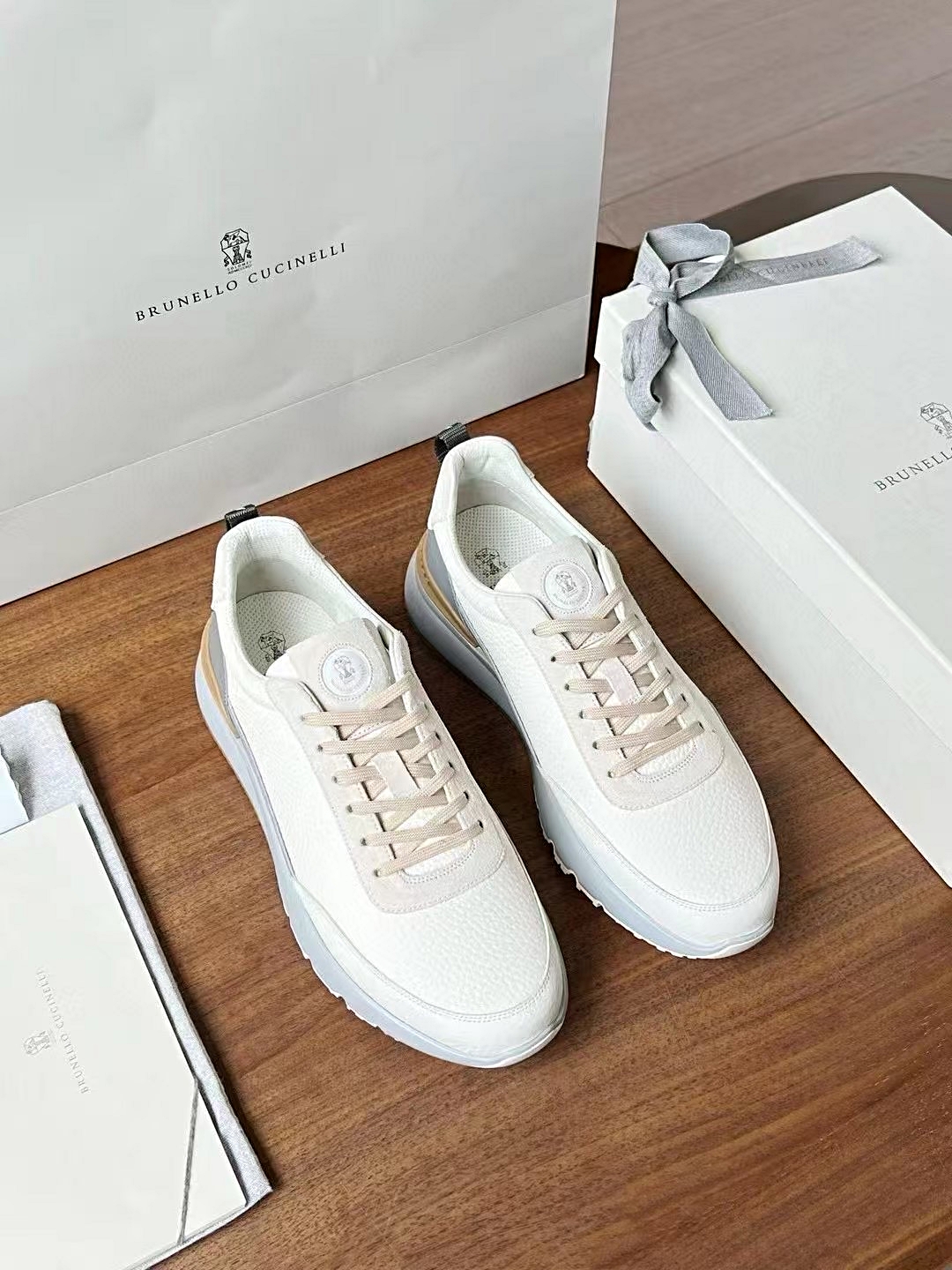 브루넬로쿠치넬리 스니커즈