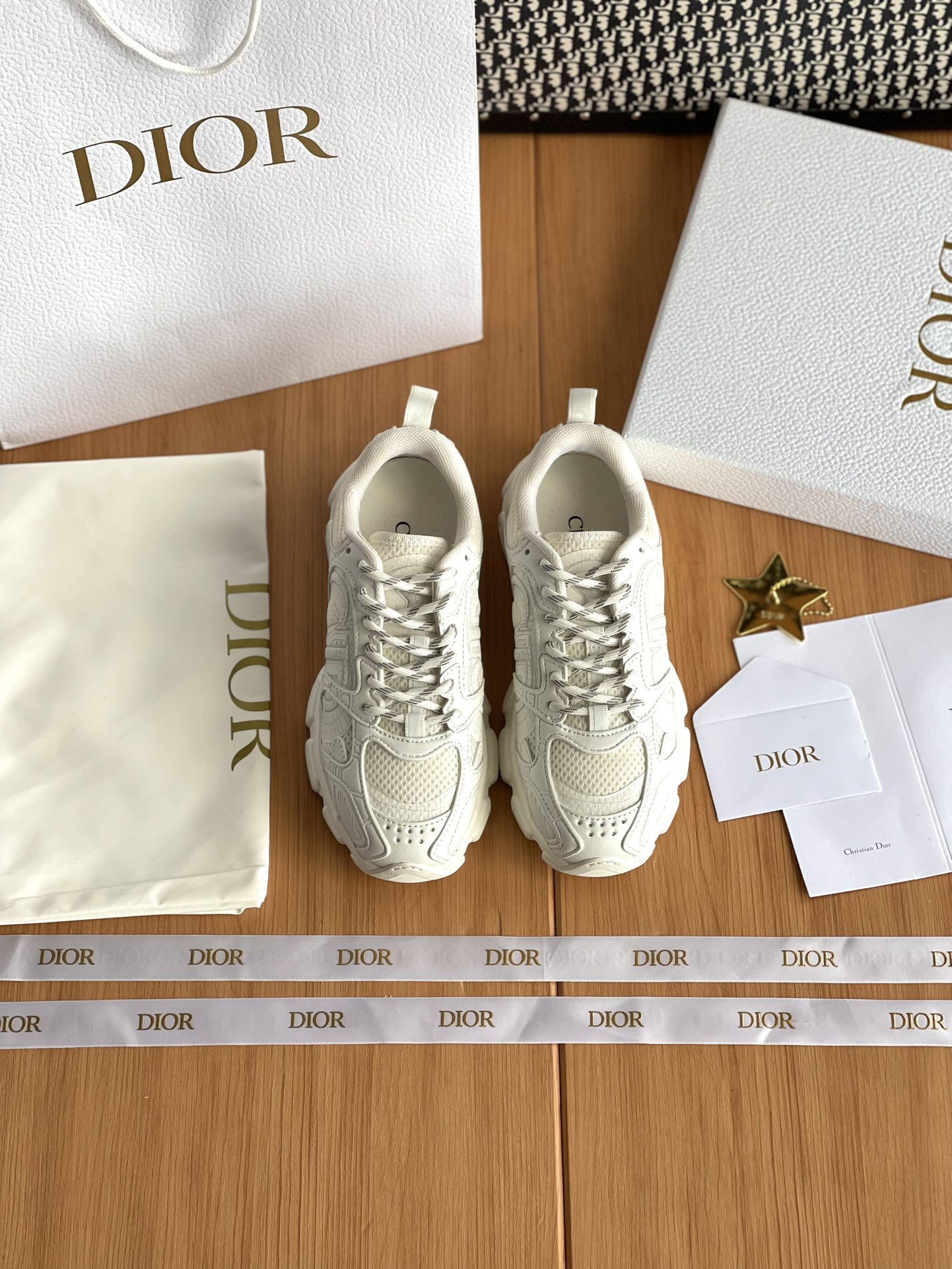 디올 크로노 스니커즈