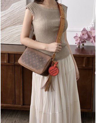 루이비통 포쉐트 악세수아 XL 모노그램 더스트