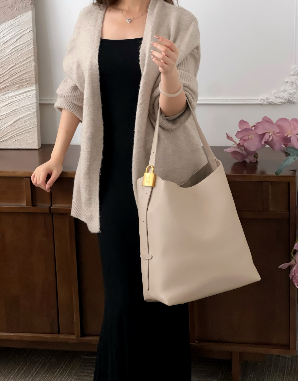 루이비통 로우 키 호보 MM