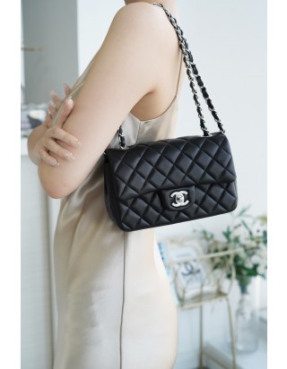 샤넬 클래식 미니 플랩 백 블랙은장