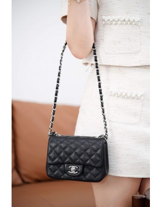 샤넬 클래식 플랩백 쁘띠삭 블랙은장