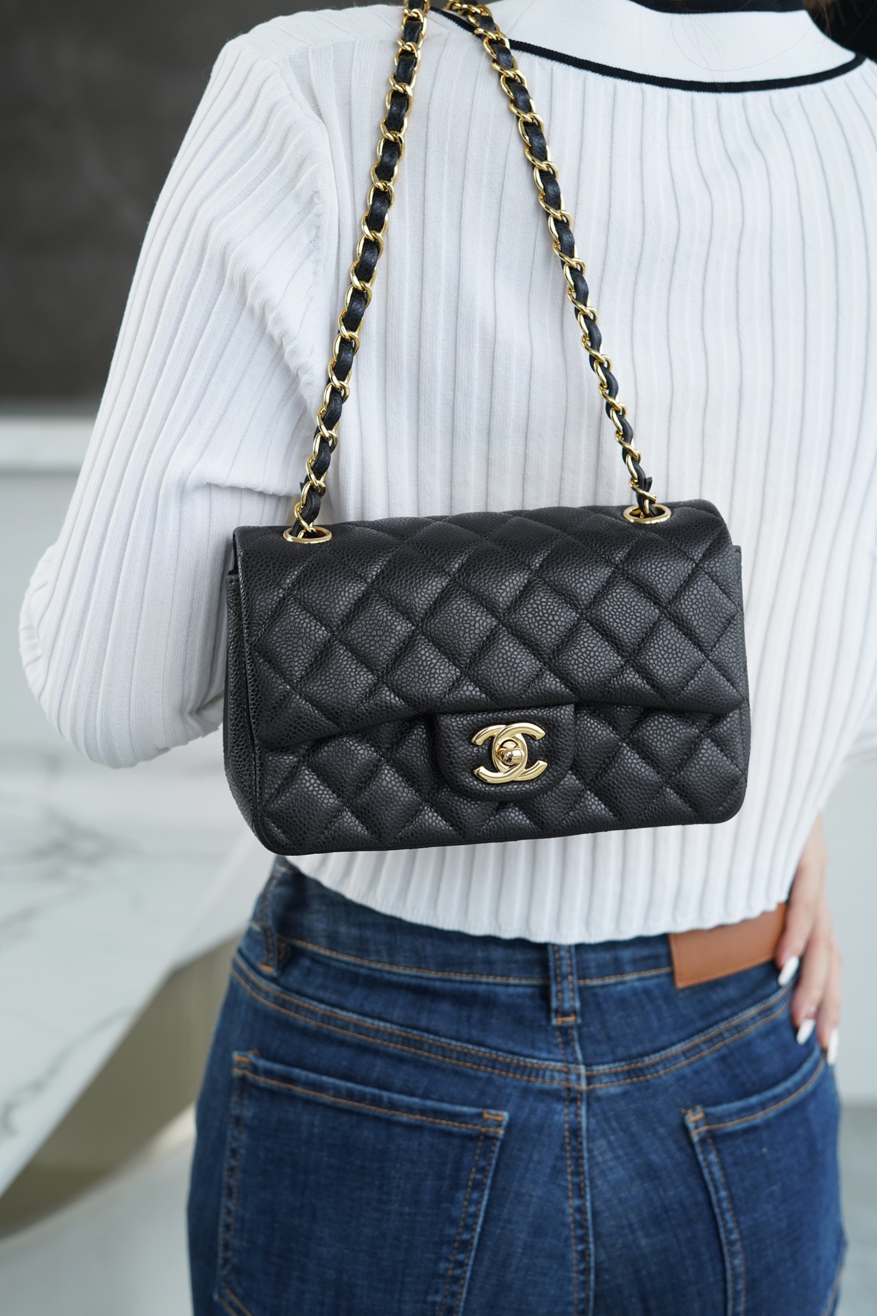 샤넬 클래식 미니 플랩백 블랙금장