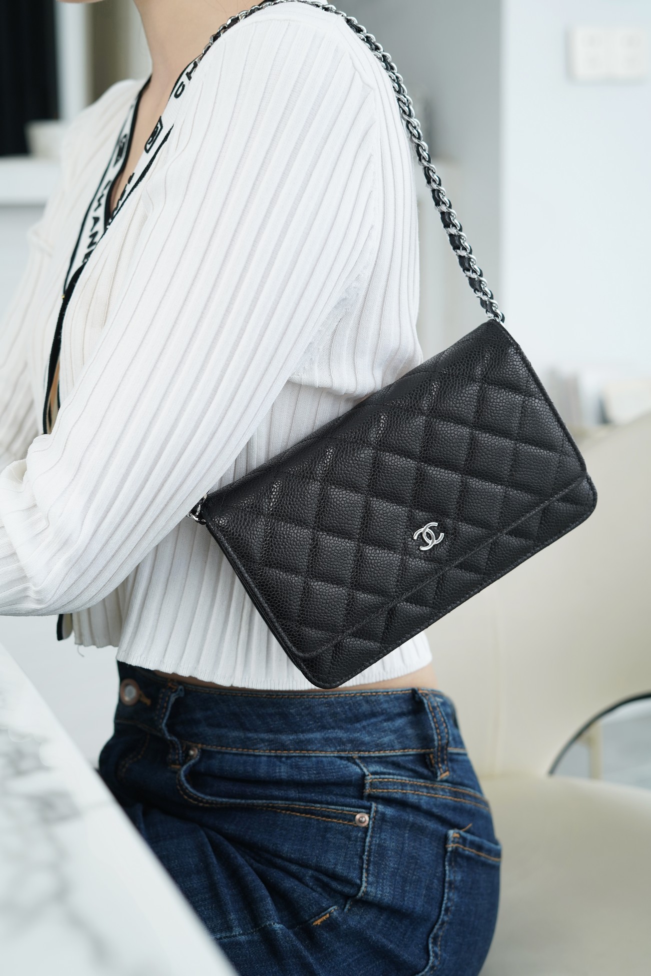 샤넬 클래식 WOC 캐비어 은장