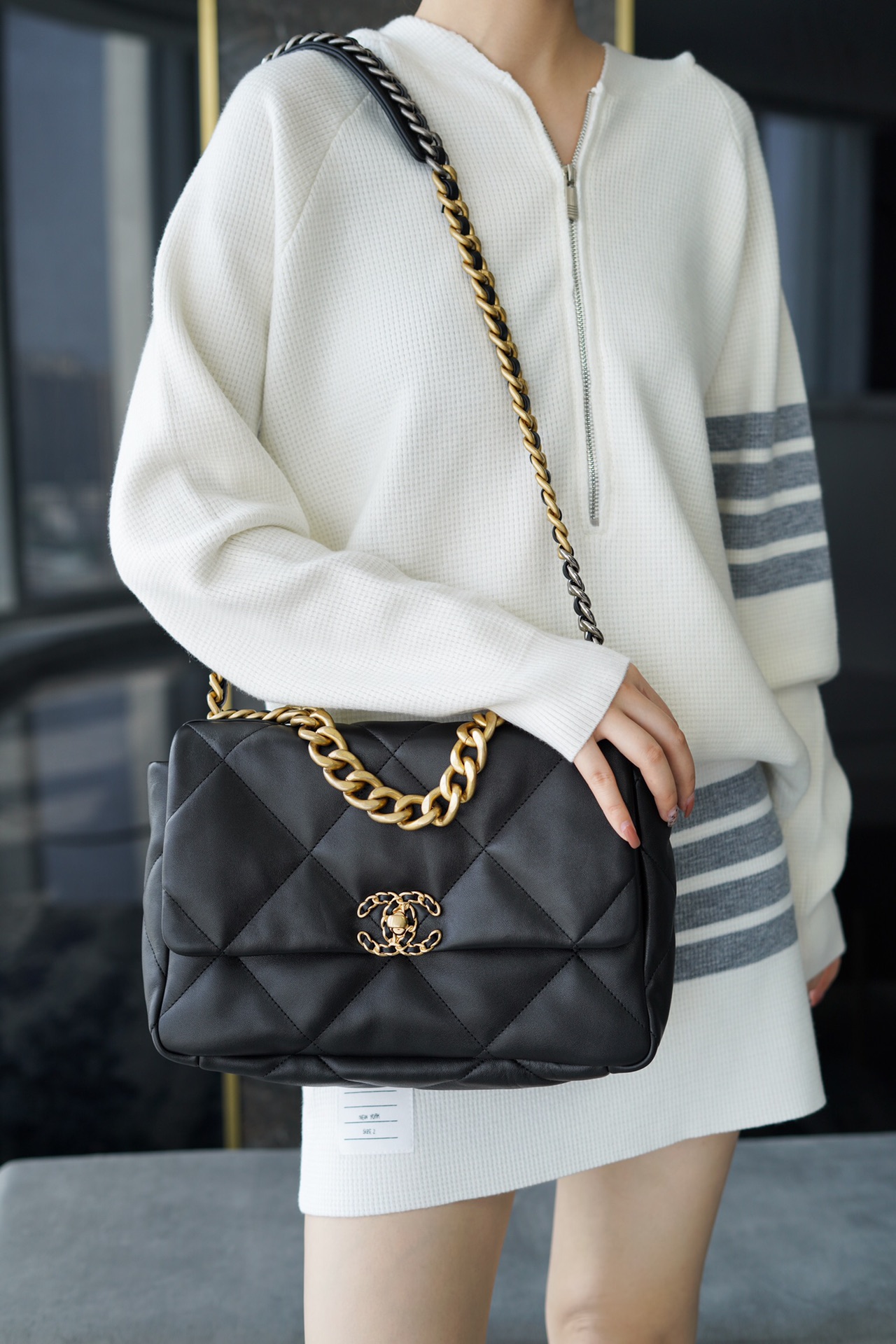 샤넬 19 플랩백 미디움