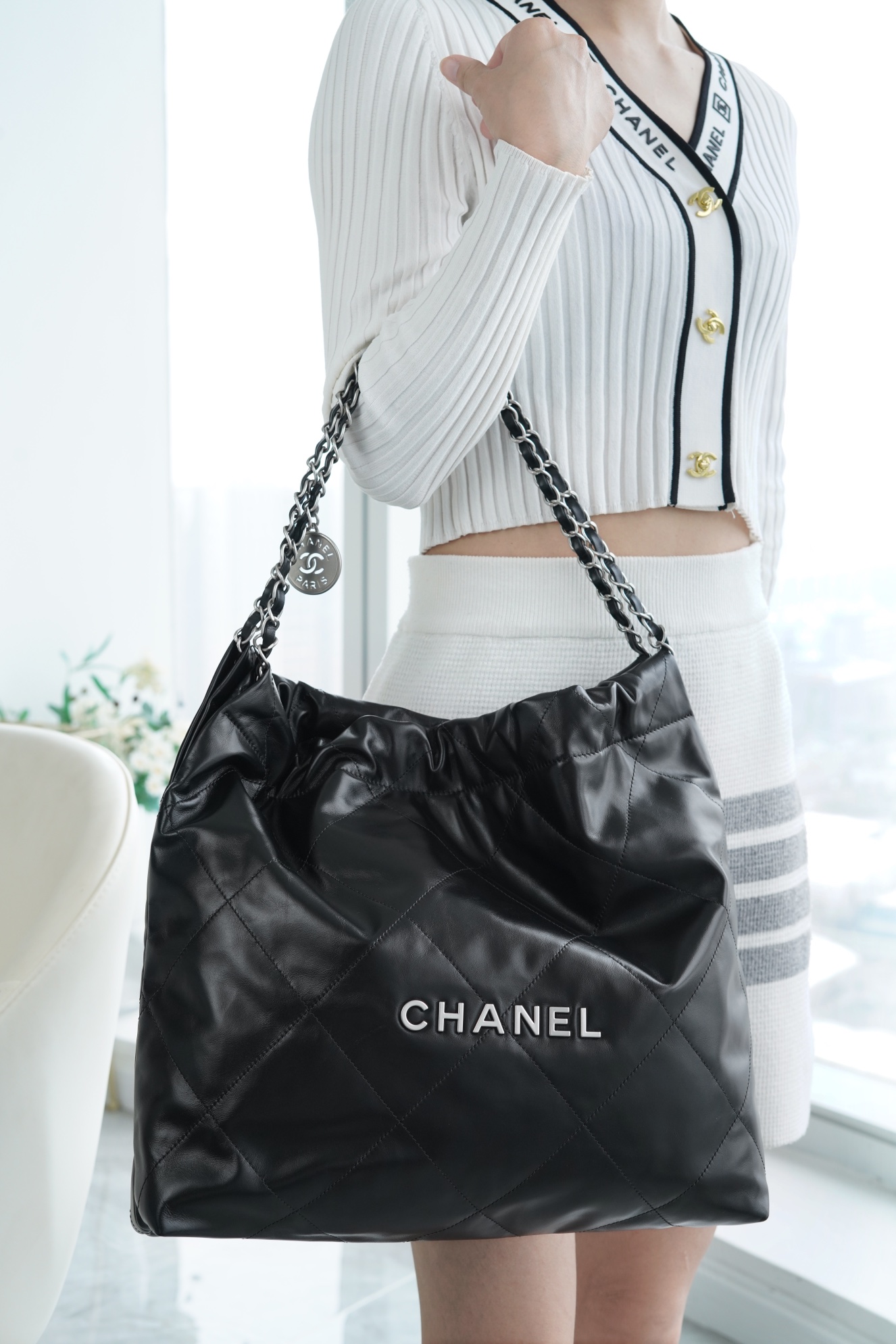 샤넬 22P 핸드백 미디움 블랙 은장