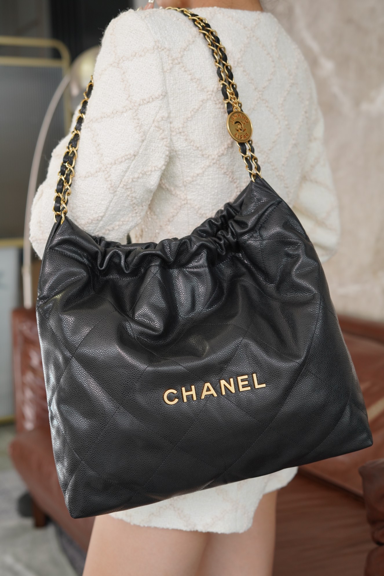 샤넬 22 백팩 미디움 블랙 금장