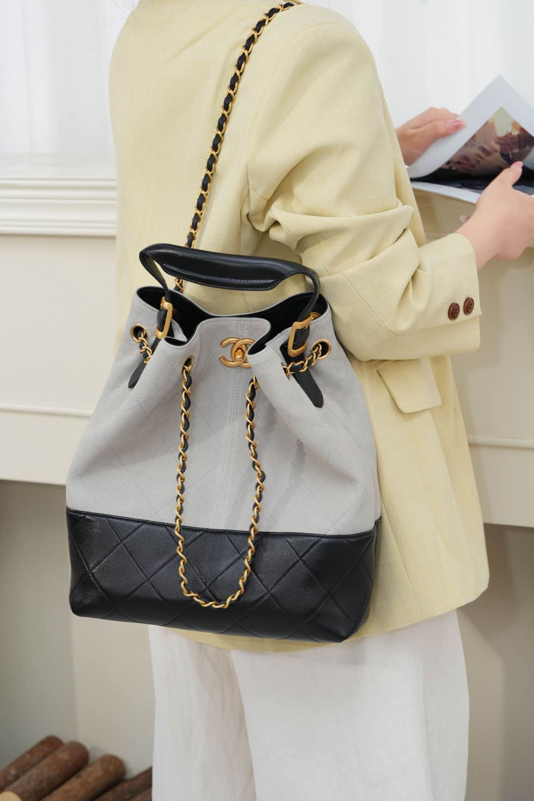샤넬 25A 스웨이드 및 카프스킨 체인 숄더 백