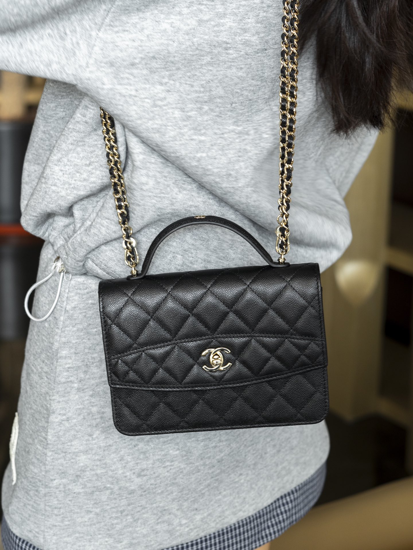 샤넬 WOC 캐비어 스킨 핸들 백팩