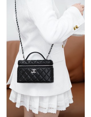 샤넬 23B 체인 코스메틱 케이스