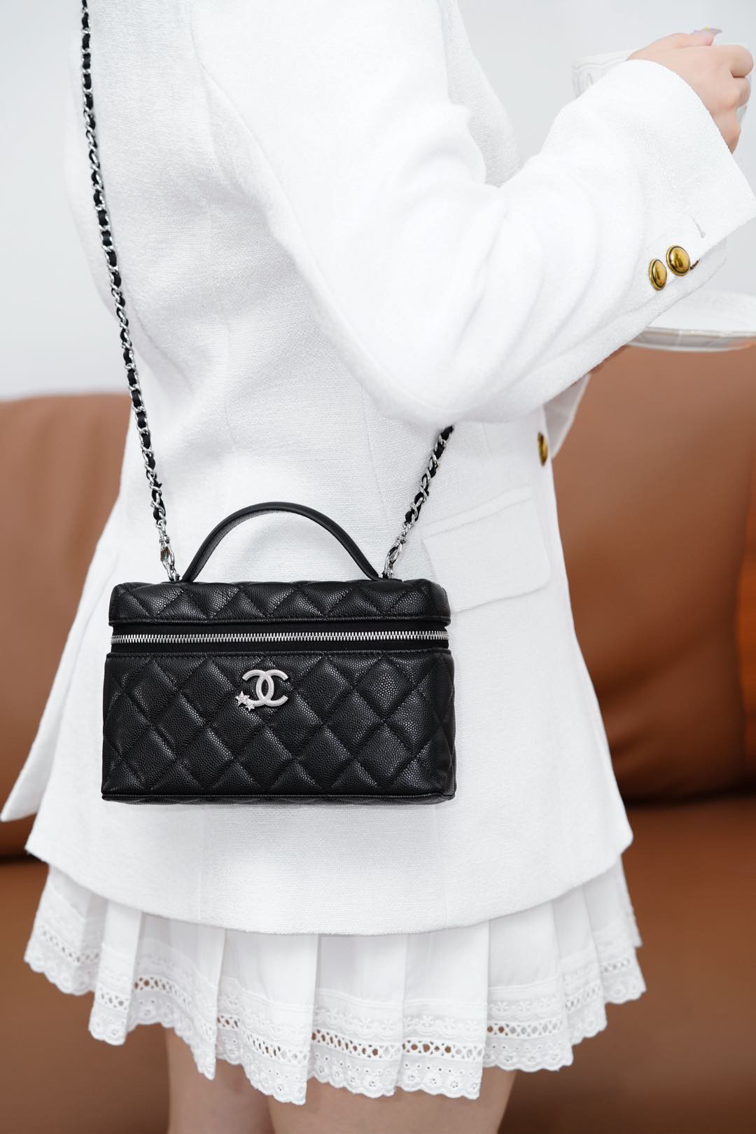 샤넬 23B 체인 코스메틱 케이스