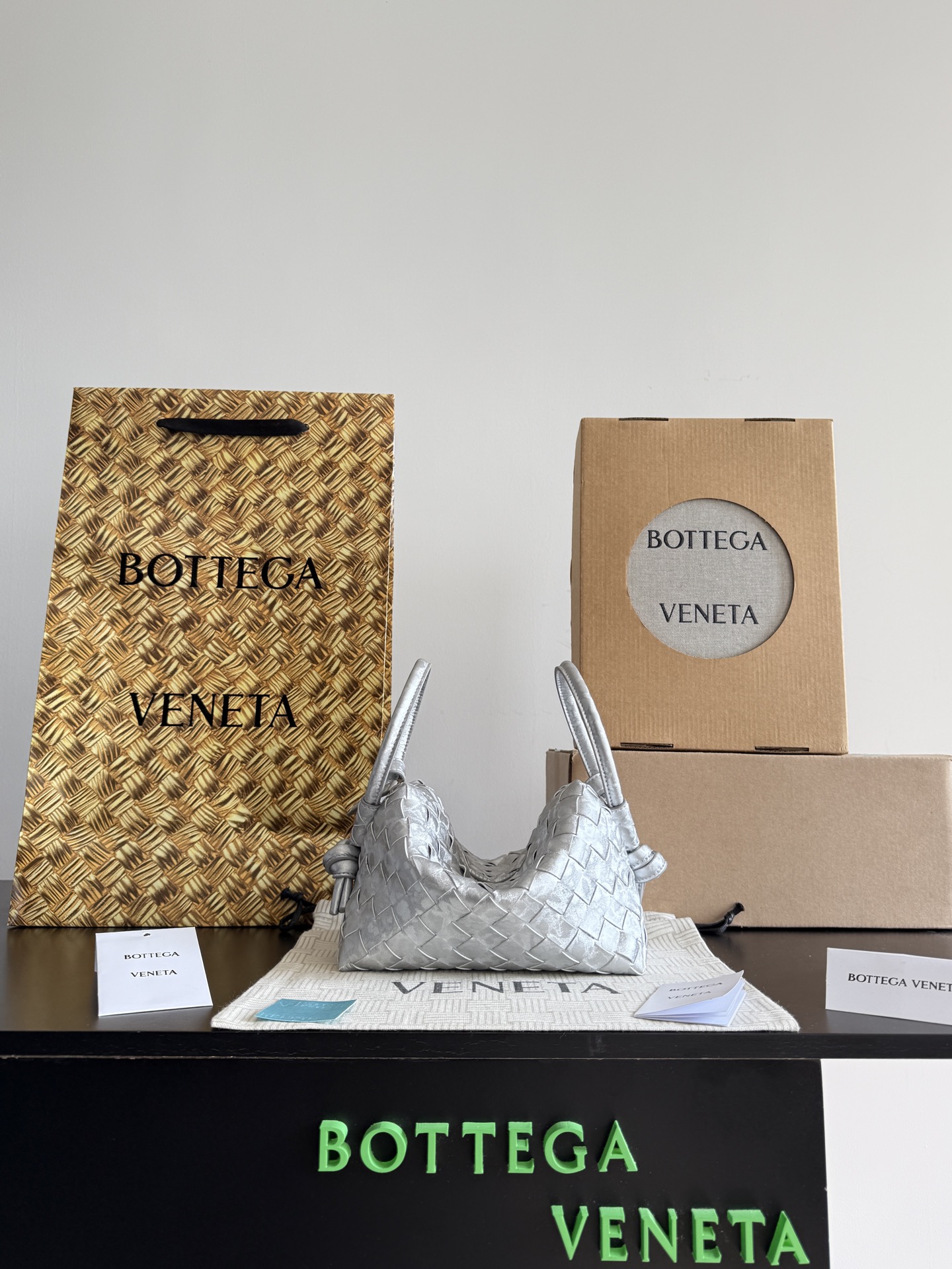 보테가 & 탑 핸들 루프백