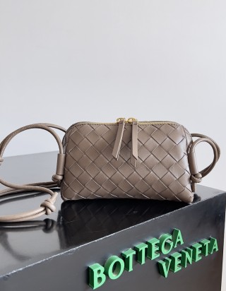 보테가 베네타 콘서트 파우치