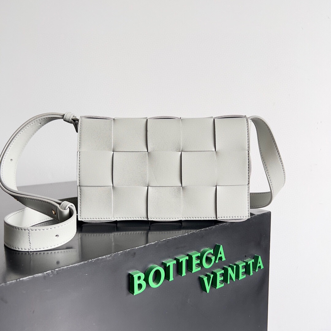 보테가 베네타 카세트 백