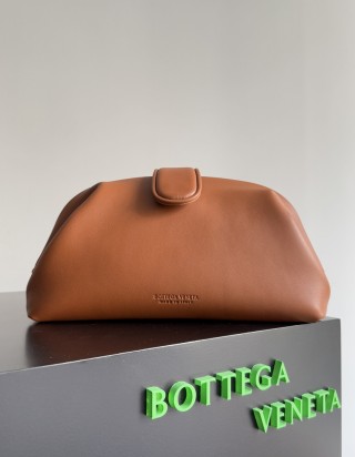 보테가 베네타 로렌 클러치 미디움