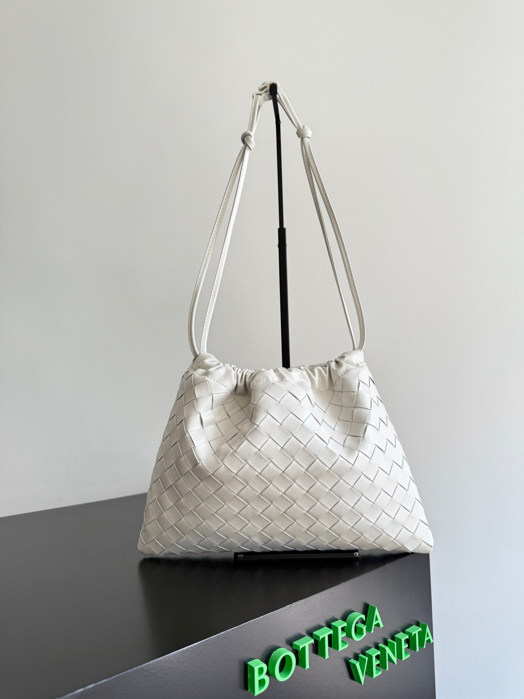 보테가 베네타 더스트 백 미디움