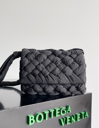 보테가 베네타 럼플 메신저