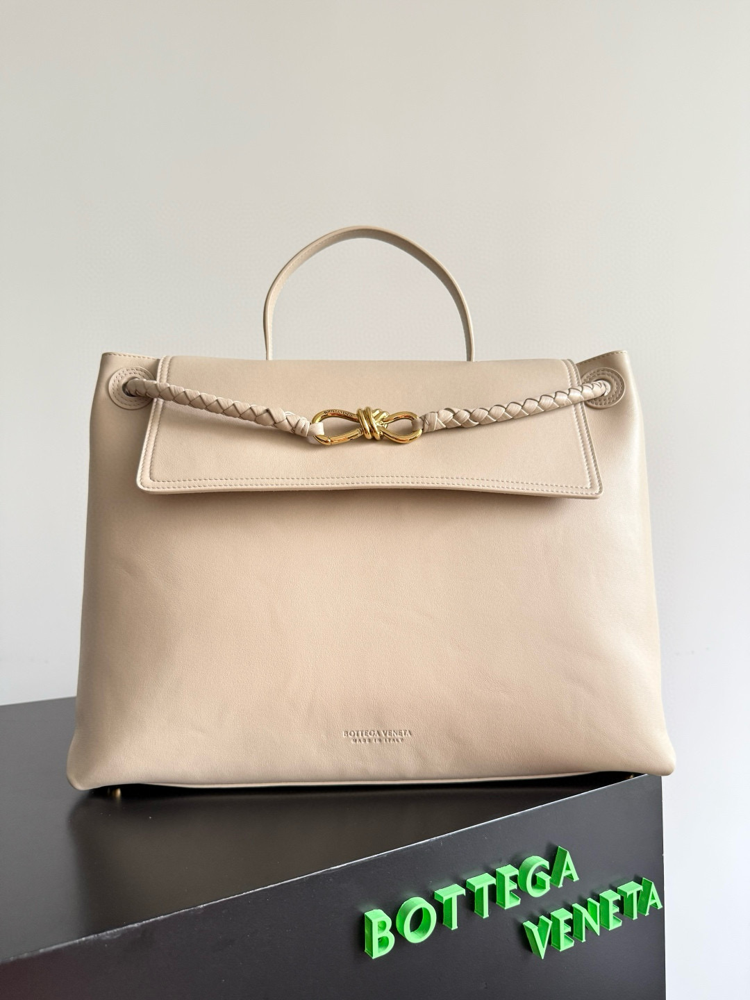 보테가 베네타 차오 차오 라지