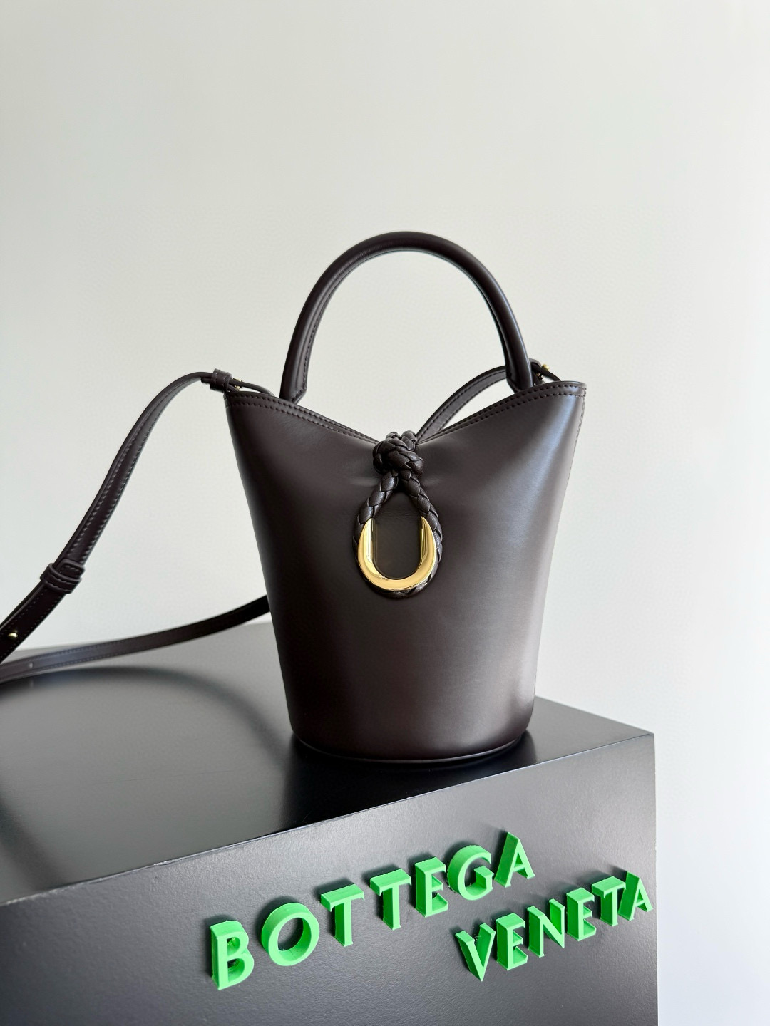 보테가 베네타 리베르타 버킷 백 스몰