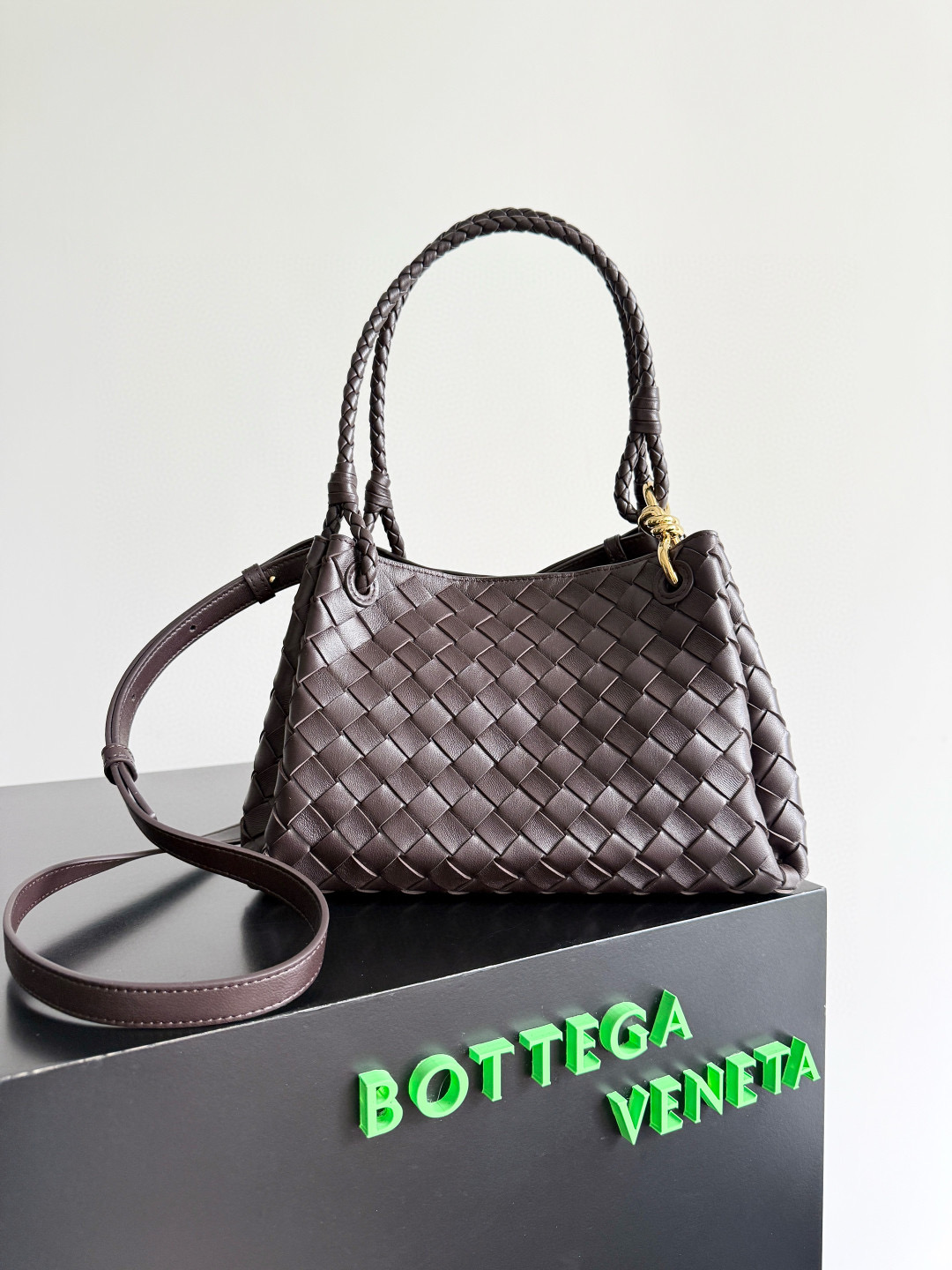 보테가 베네타 파라슈트 미디움