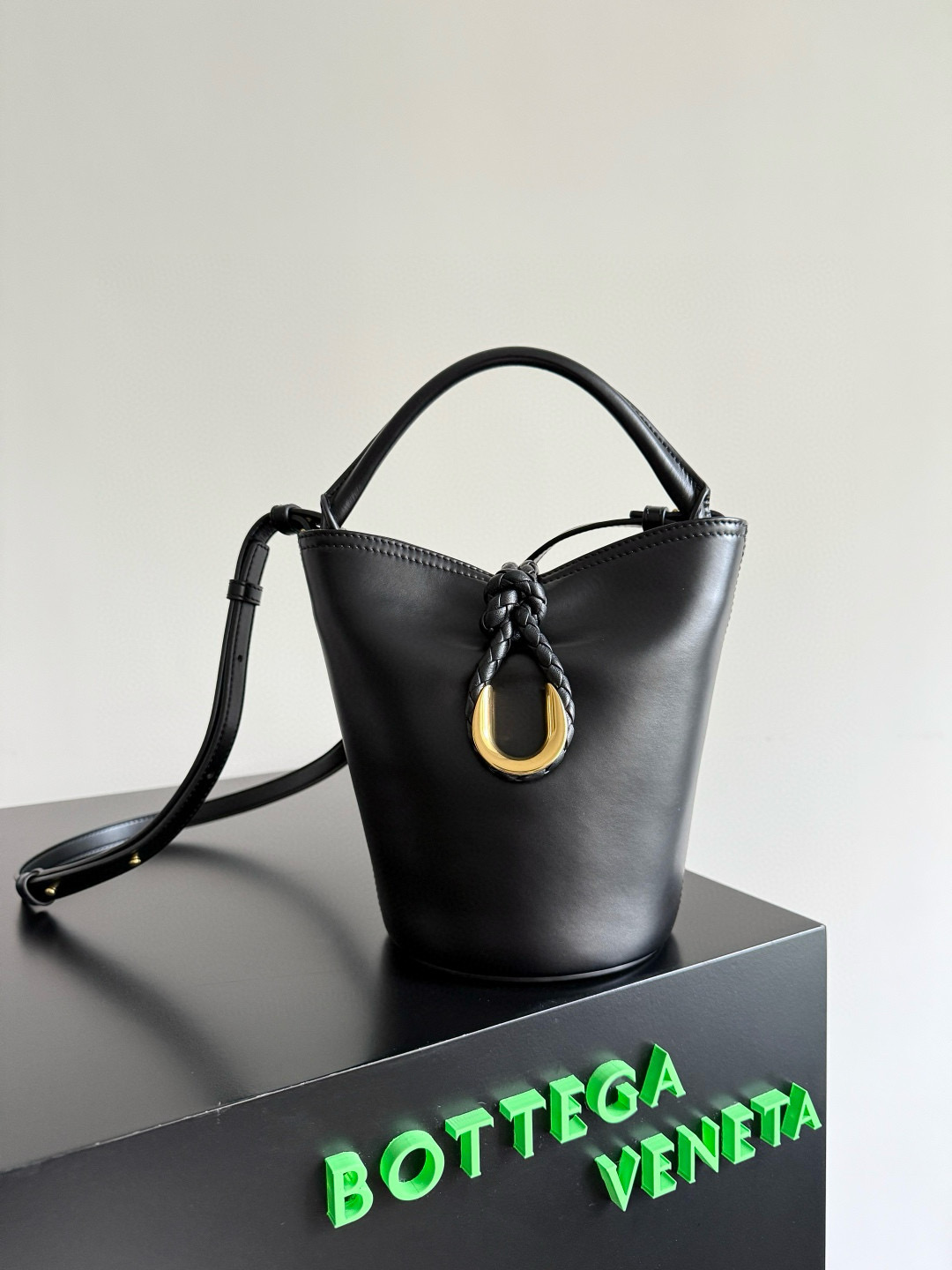 보테가 베네타 리베르타 버킷 백 스몰