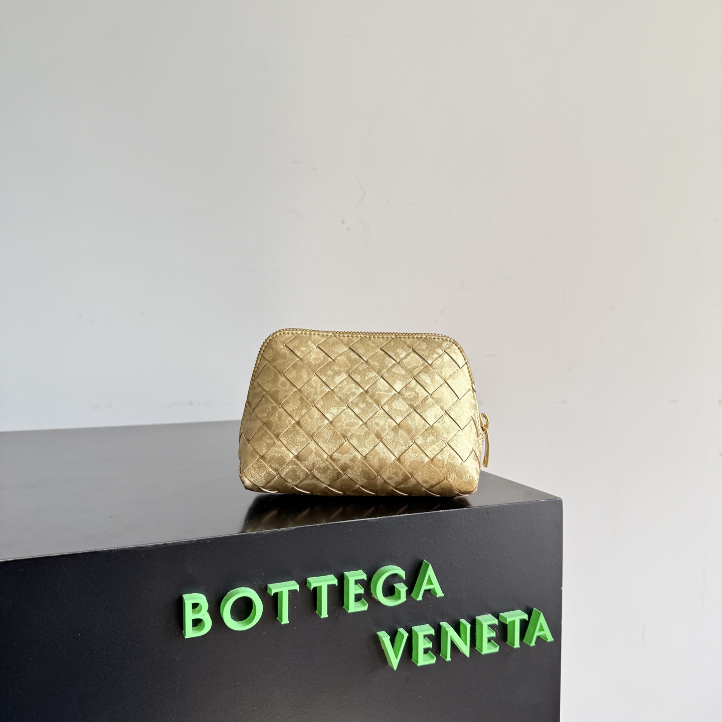 보테가 베네타 스몰 인트레치아토 뷰티 파우치