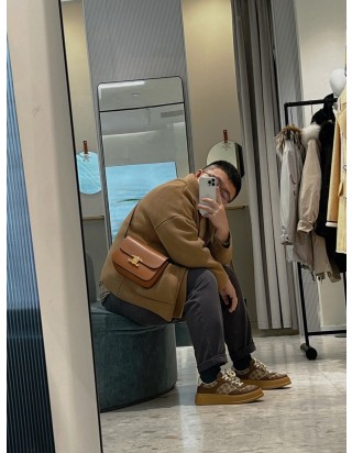 셀린느 클래식 트리옹프 백 미디움