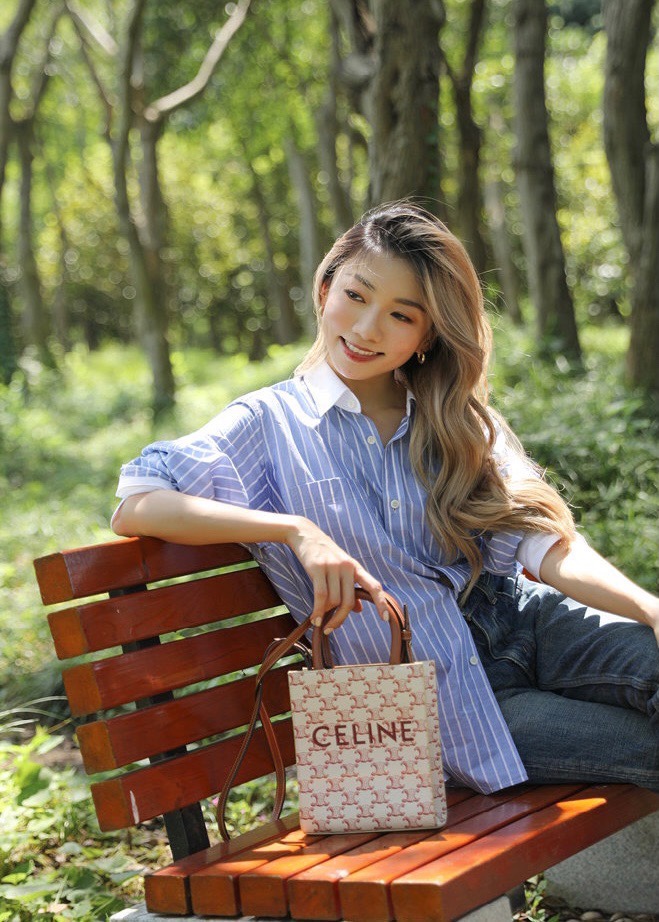 셀린느 미니 트리옹프 카바스