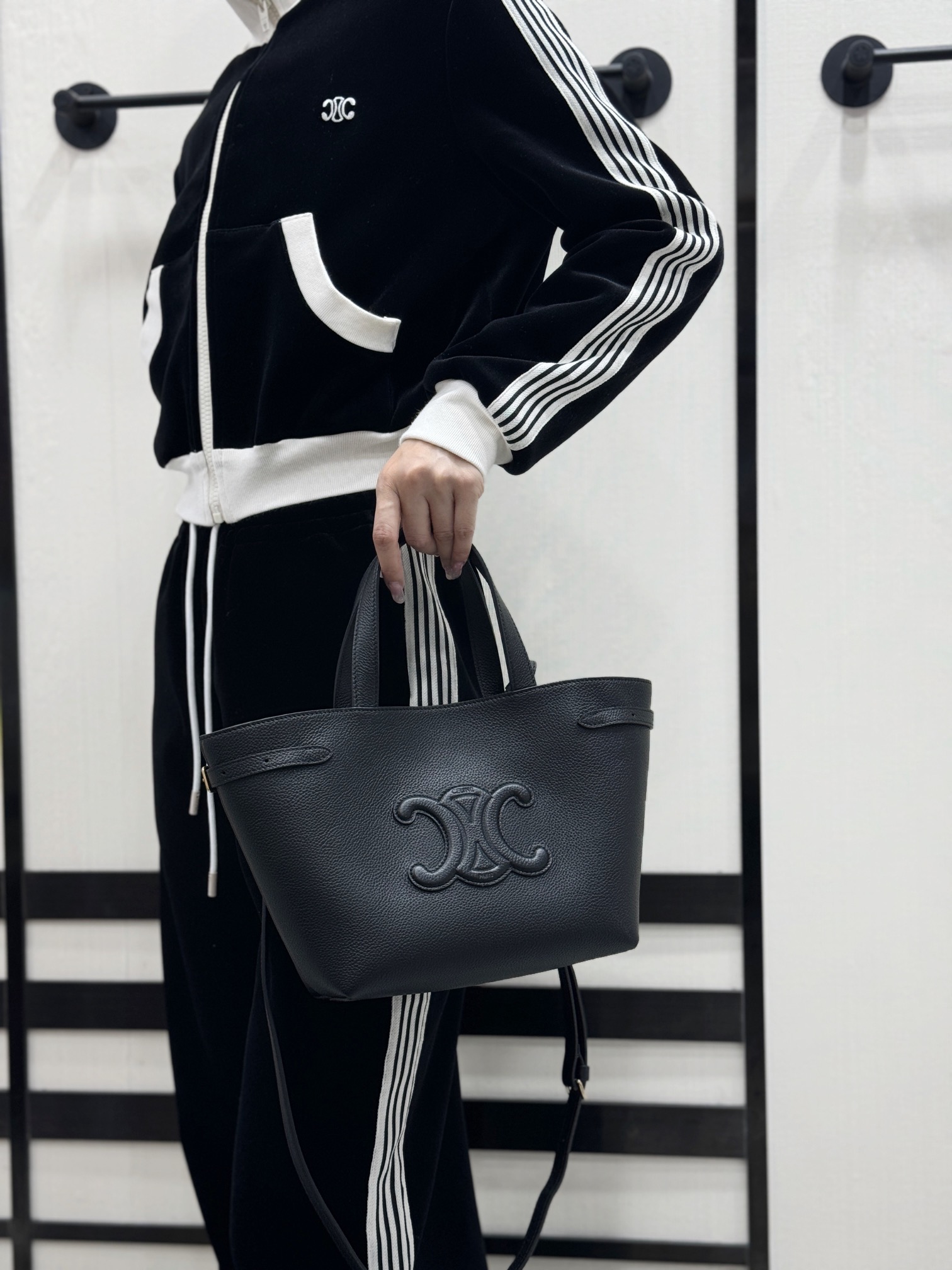 셀린느 미니 카바스 아나이스 퀴르 트리옹프