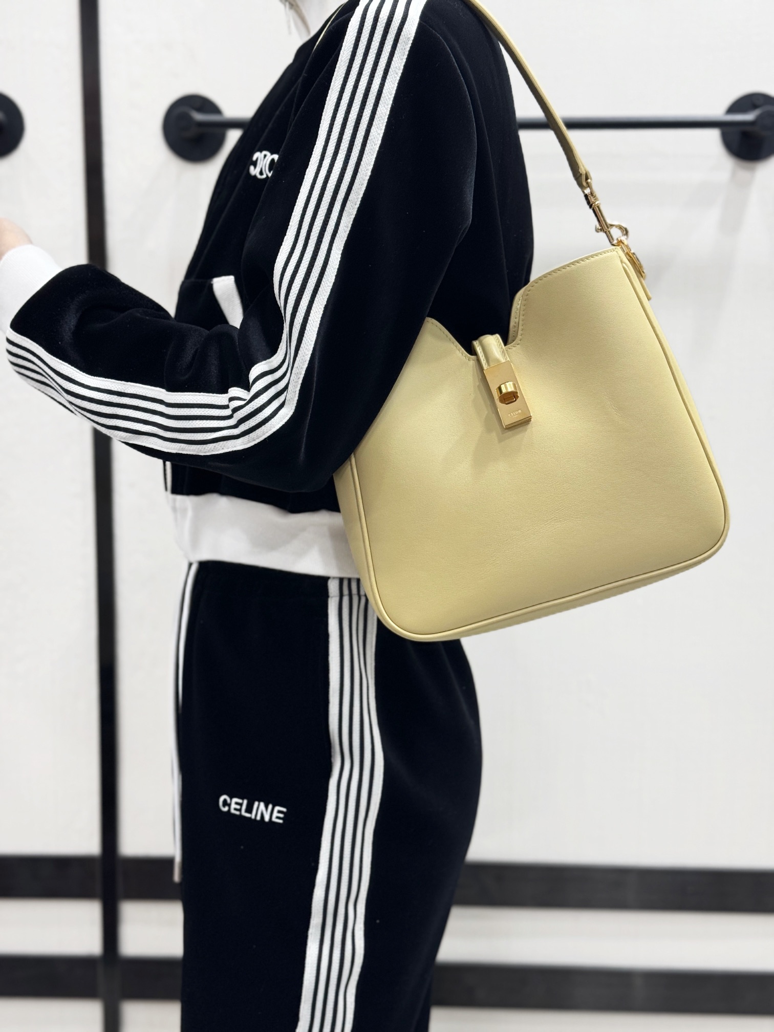 셀린느 카미유 16 소프트 백 스몰