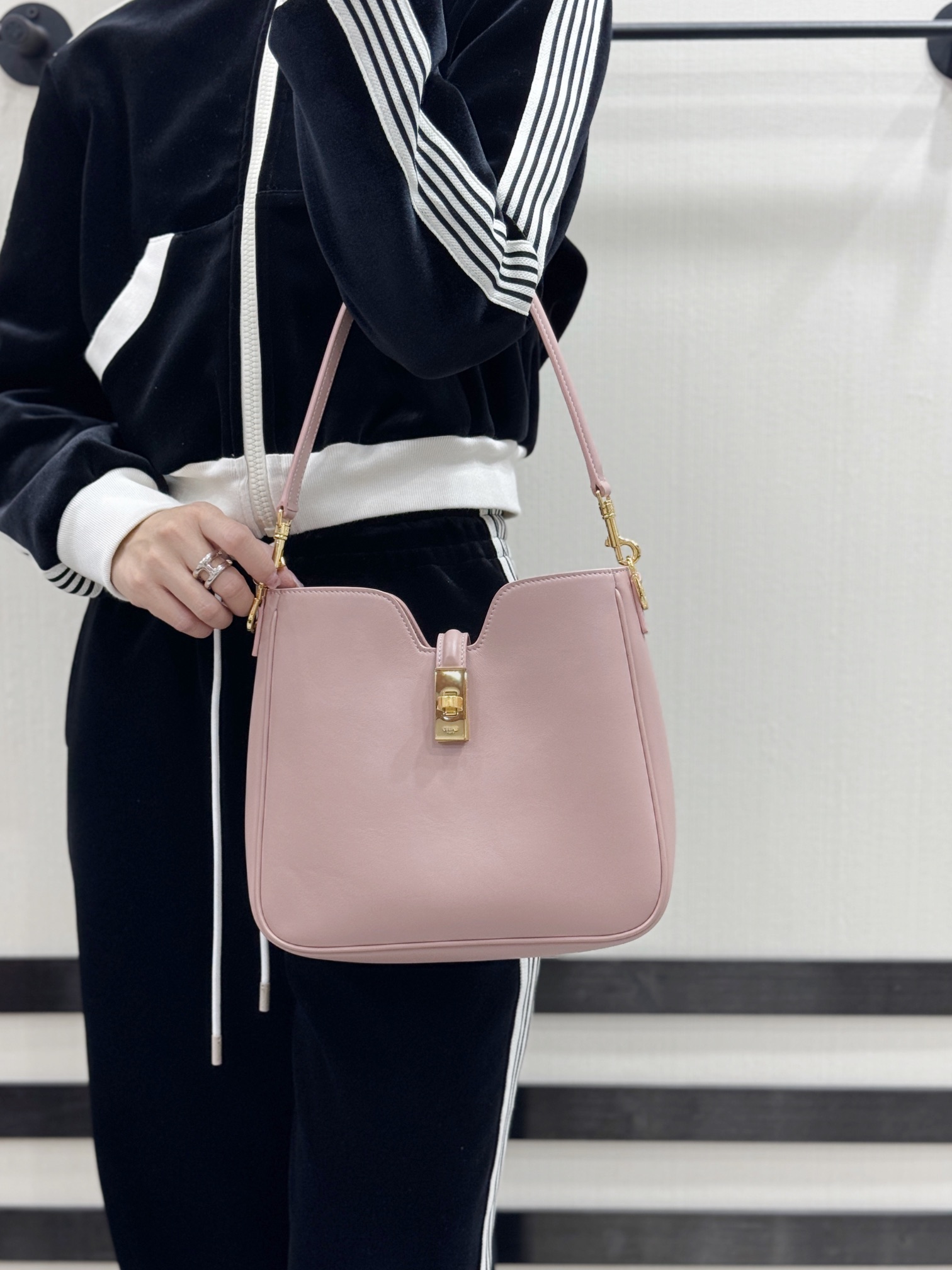 셀린느 카미유 16 소프트 백 스몰