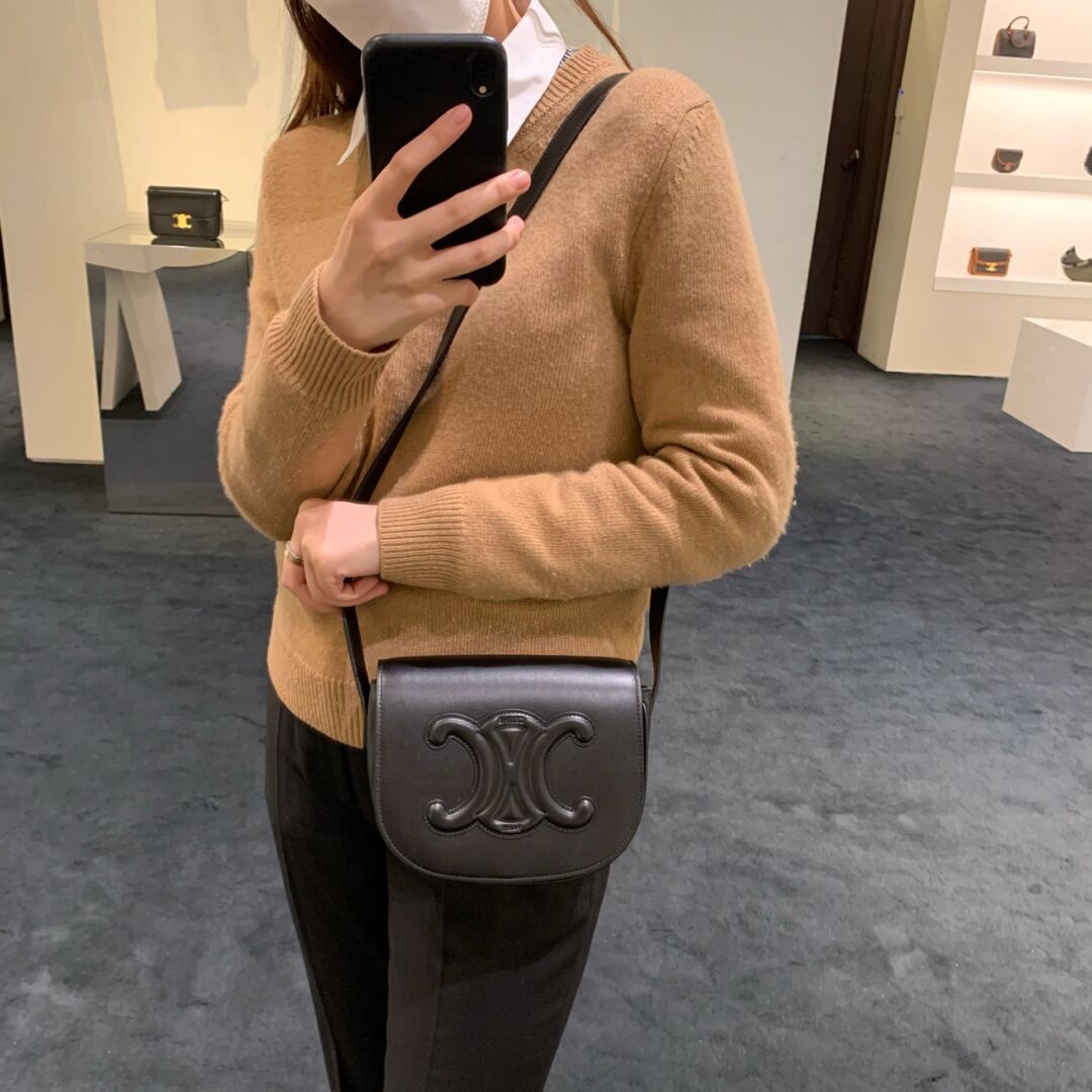 셀린느 폴코 퀴르 트리오페 크로스 백