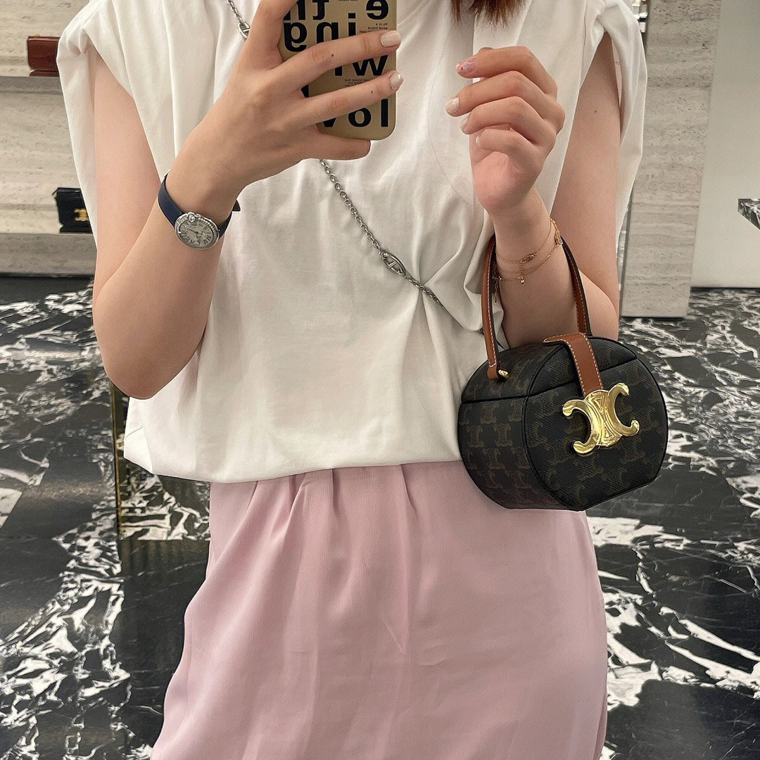 셀린느 트리오페 캔버스 라운드 박스백