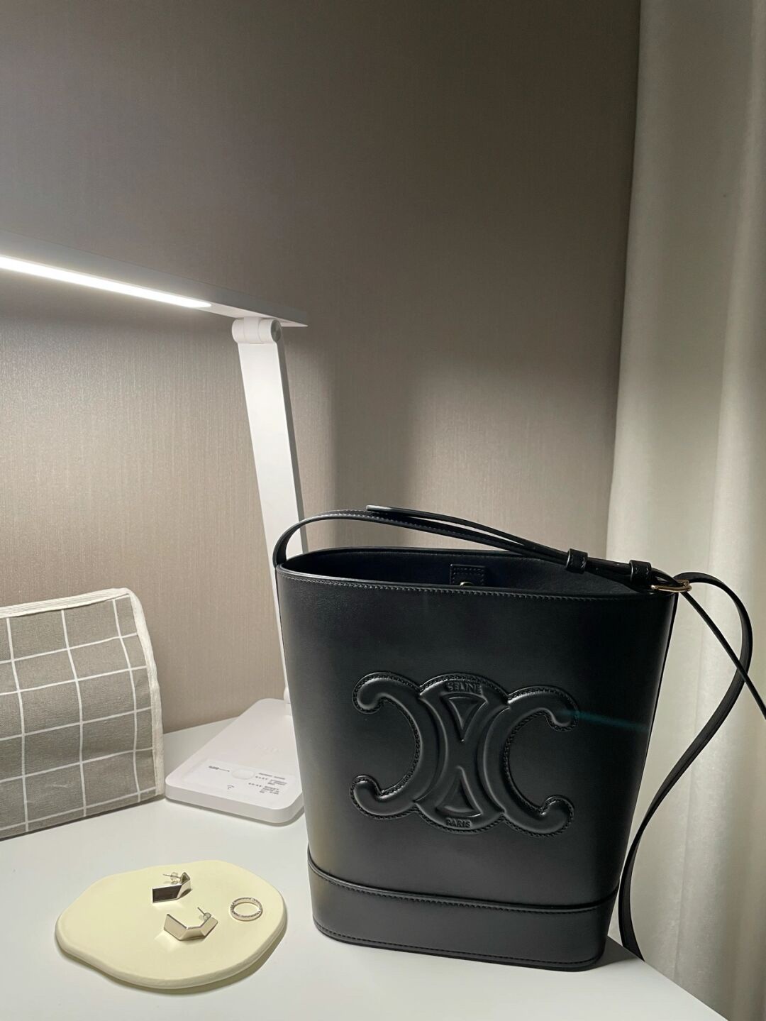 셀린느 버킷 퀴르 트리옹프 백 스몰