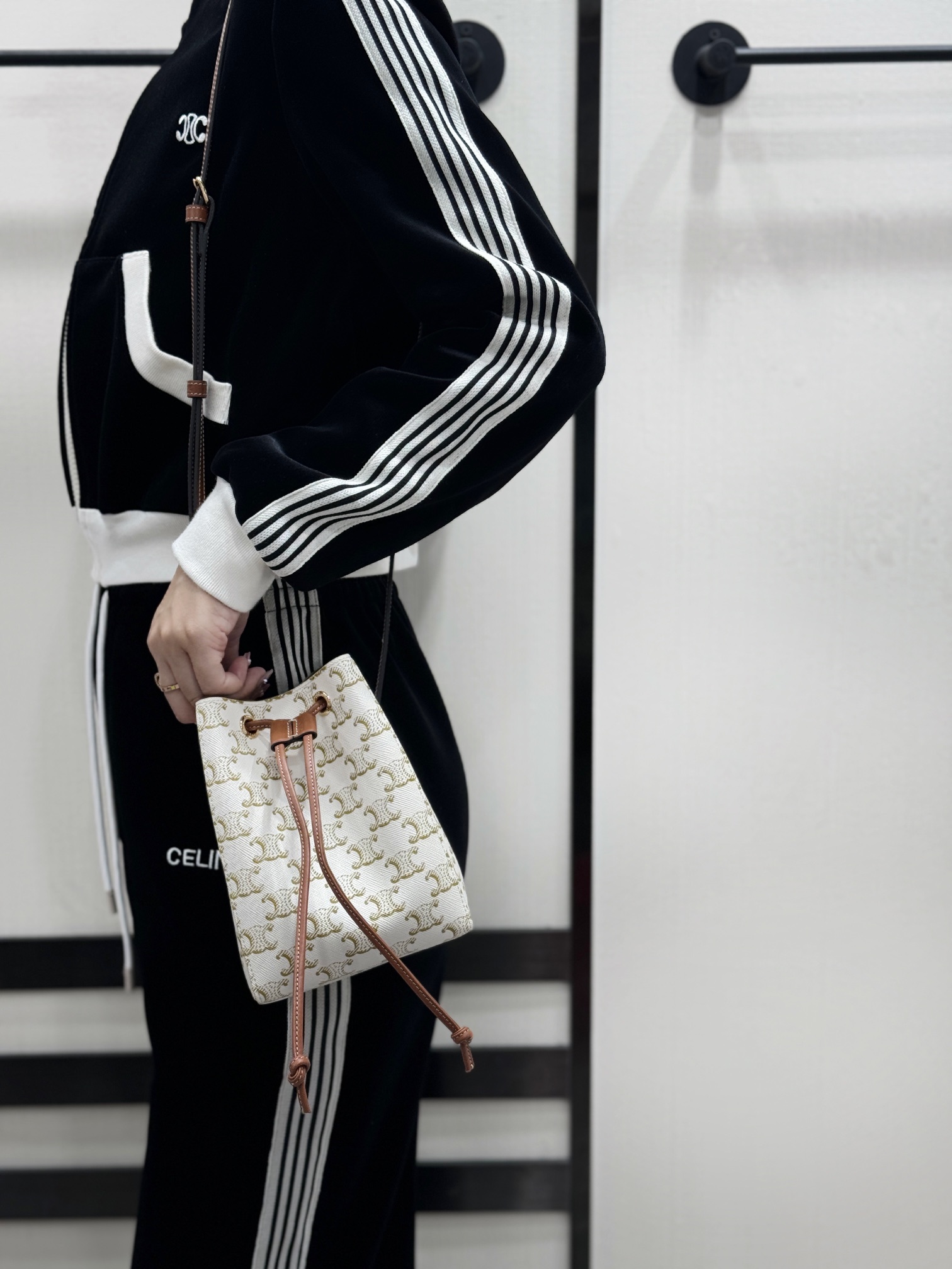 셀린느 마이크로 세일러 트리옹프