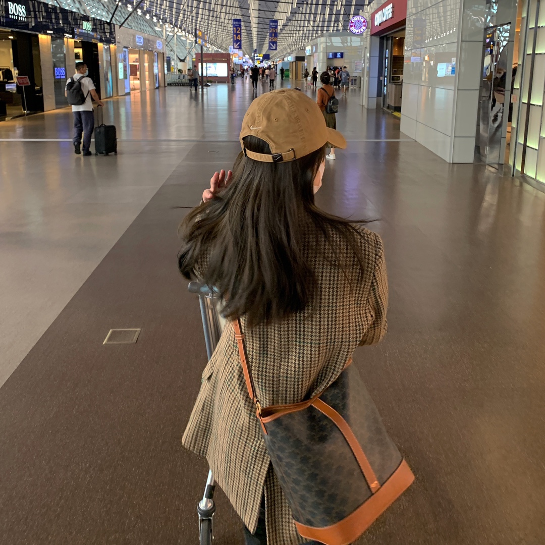 셀린느 버킷 트리옹프 미디움