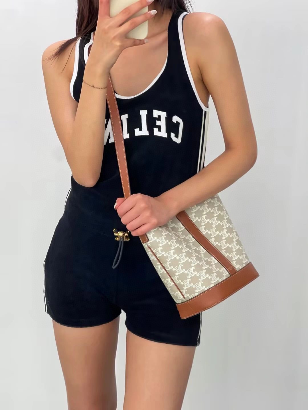 셀린느 버킷 백