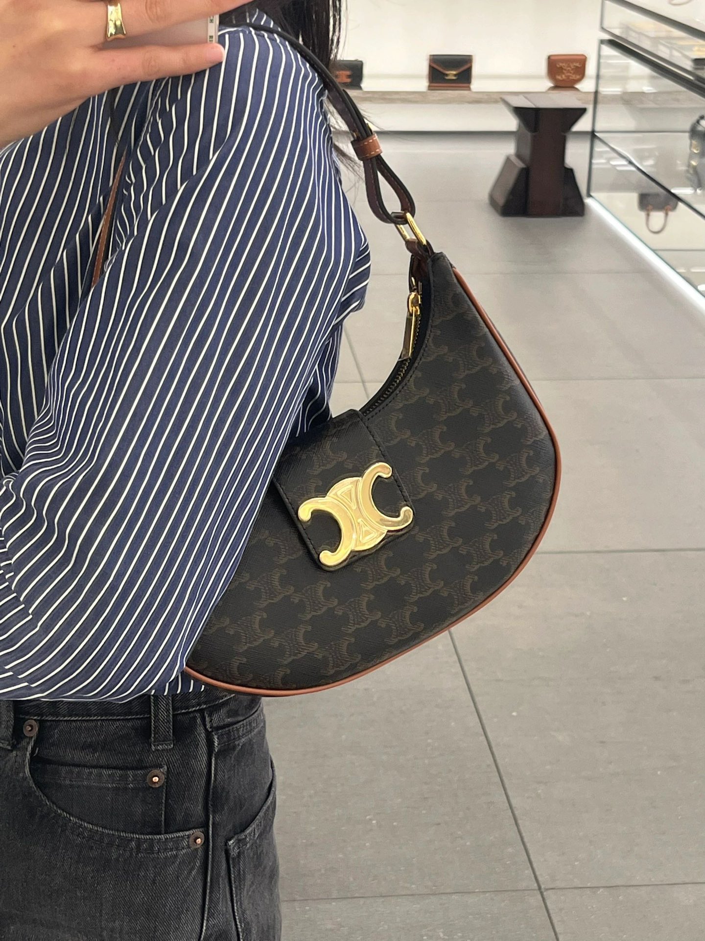 셀린느 아바 트리옹프 캔버스 백 미디움