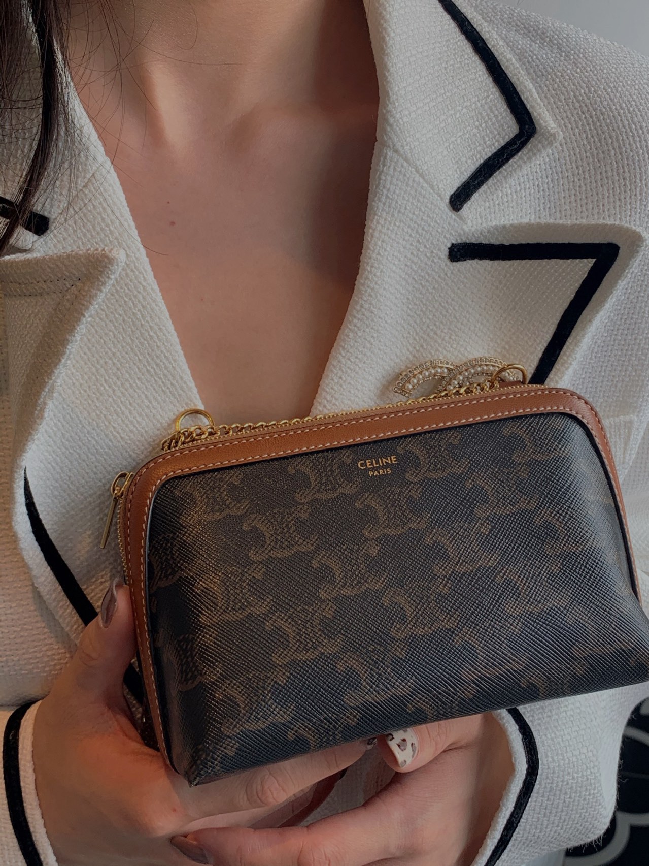 셀린느 클러치 온 체인