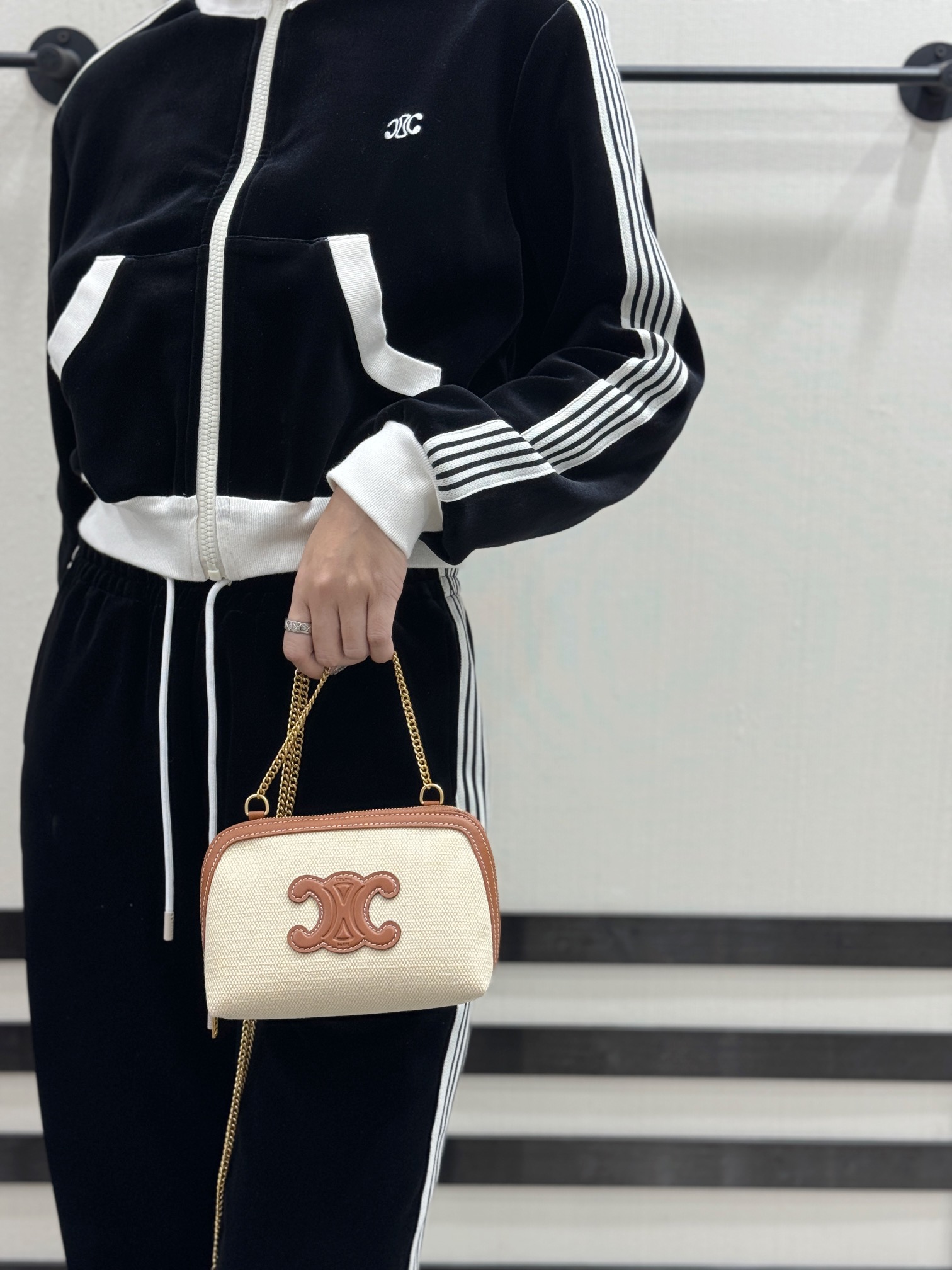 셀린느 클러치 온 체인 레더