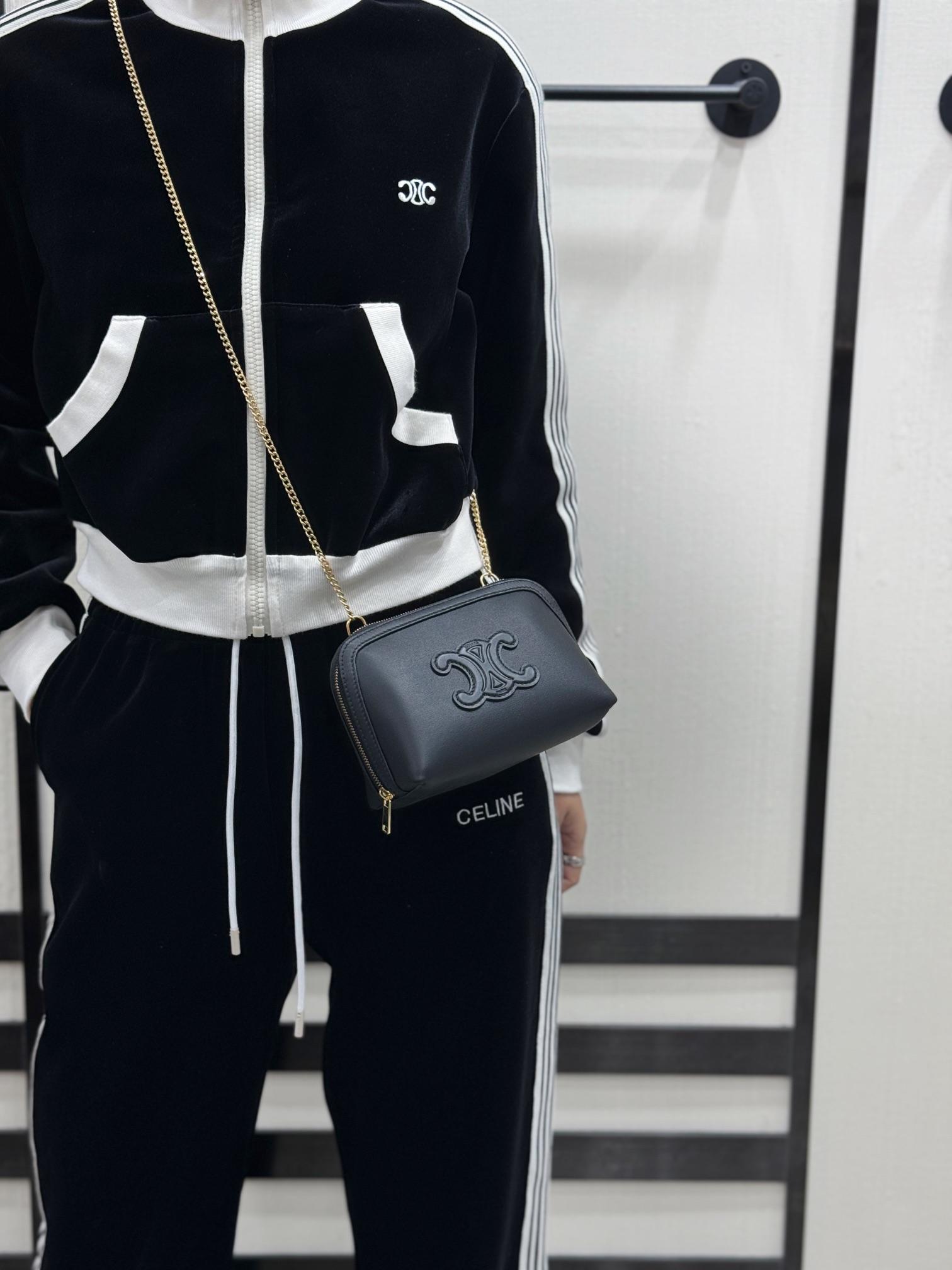 셀린느 클러치 온 체인 레더