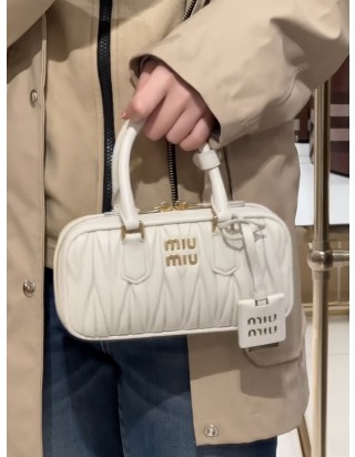 미우미우 아르카디 마테라세 나파 가죽 백 미니