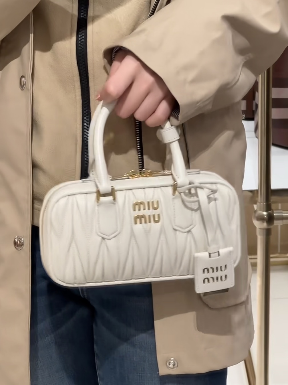 미우미우 아르카디 마테라세 나파 가죽 백 미니