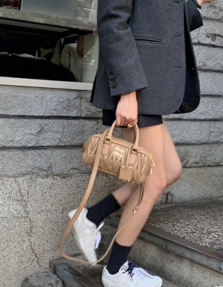 미우미우 아르카디 마테라세 나파 가죽 백 미니