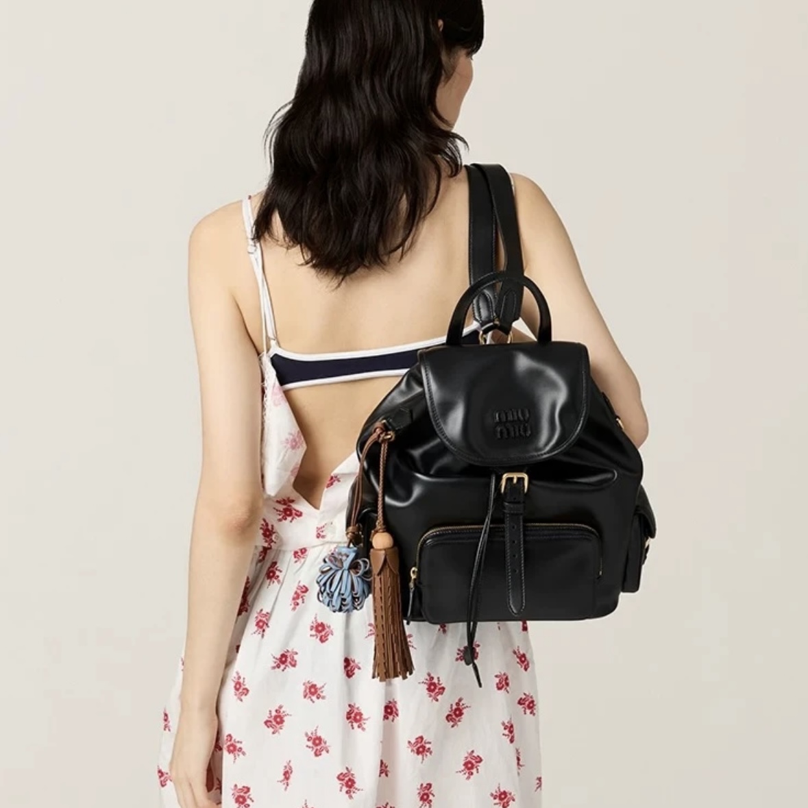 미우미우 멀티 포켓 레더 백팩 미디움