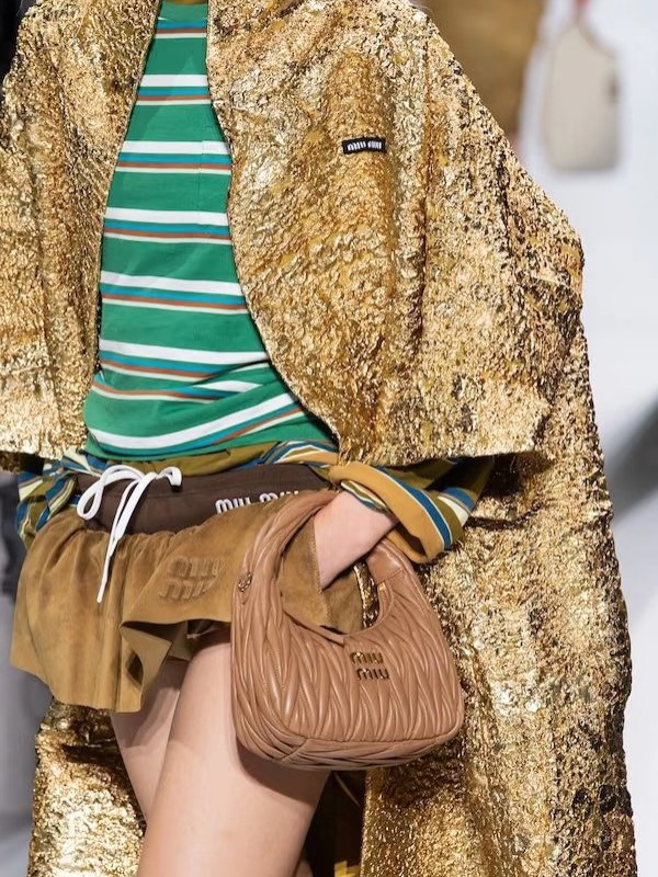 미우미우 완더 마테라세 나파 가죽 호보백 미니